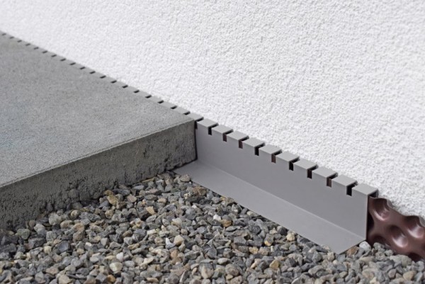 Ferax disto® Distanzprofil für Fassadenanschluss